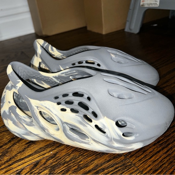 YEEZY FOAM RUNNER 'MXT MOON GREY' - Picture 6 of 11